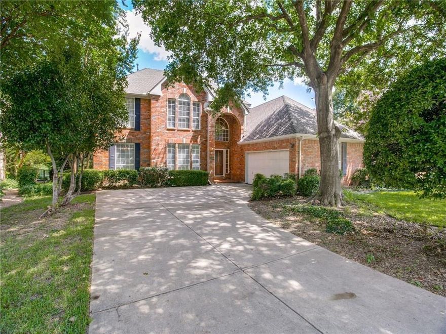 Golf Course Lot on a cul-de-sac near Eldorado Country Club! This spacious 4 bedrooms, 3.5 bathroom has all the amenities including downstairs master, 3 bedrooms upstairs with loft, and a deck with gorgeous views of the golf course. Located in highly sought after school zone in a quiet neighborhood conveniently located near major highways and many outdoor parks, running trails, frisbee golf, and an 18 hole golf course.