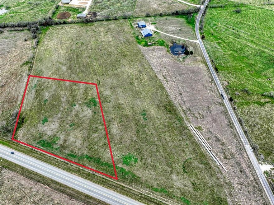 This 5.0 acre lot sits on State Highway 34 just off Alsdorf Rd, with approximately 475' of frontage. Level lot currently has hay production and is well maintained. The lot slope would allow for a future pond. Great location with high visibility and easy access to I-45, restaurants, shopping, a good mix of old and new residential properties and new businesses coming to the rapidly growing community of Ennis. Multi-use opportunities! Don't miss it!