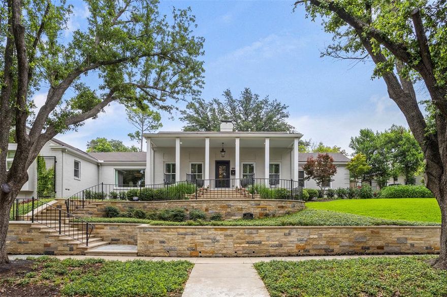 Very hard to find single story home in the sought after Parkhill neighborhood. Tastefully, completely remodeled by current owners. Plus, an 800 square foot guest house with 2 bedrooms, full bath, kitchen and living area not included in the square footage of the house. A lush backyard with fountain and large covered porch with fireplace and grill, ideal for entertaining! Plenty of room for a pool. Ready to move in to and enjoy the versatile floor plan in one of Fort Worth’s finest neighborhoods.