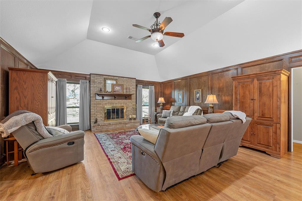 101 Private Road 1283