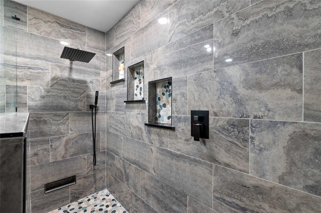 BIG ROCKY - Residential