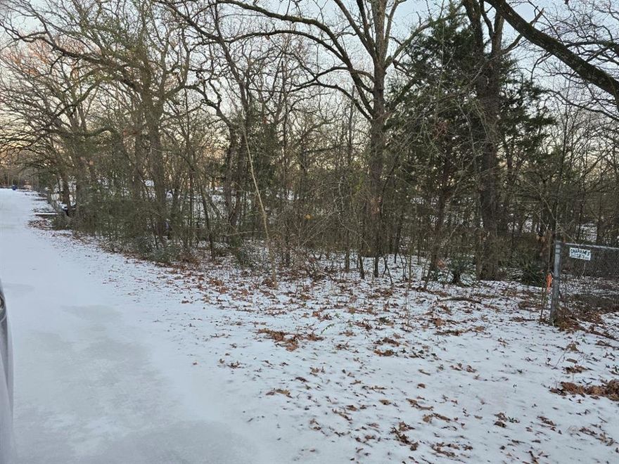 Discover the perfect opportunity with one of five contiguous lots. Purchase one, two or all five side-by-side lots in the charming community of Gun Barrel City, just moments away from two exclusive private POA parks—one for swimming and another for boat launching. Situated in the sought-after Mabank Independent School District, recognized for its outstanding educational and athletic programs. The Loon Bay subdivision boasts convenient access to shopping, dining, and entertainment in a vibrant waterfront community. Plus, with a quick one-hour commute to both Dallas and Tyler, you’ll enjoy the best of both tranquility and city life. Don’t miss your chance to build your very own lakehouse.