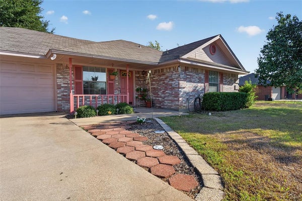 711 PLUM ST, JOSHUA, TX 76058 - Image 709270d99eb65436c8fe0c2632cd2eb8/2290447948