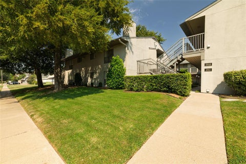 Photo of 4920 Byers Avenue #B, Fort Worth, TX 76107 (MLS # 21340859)