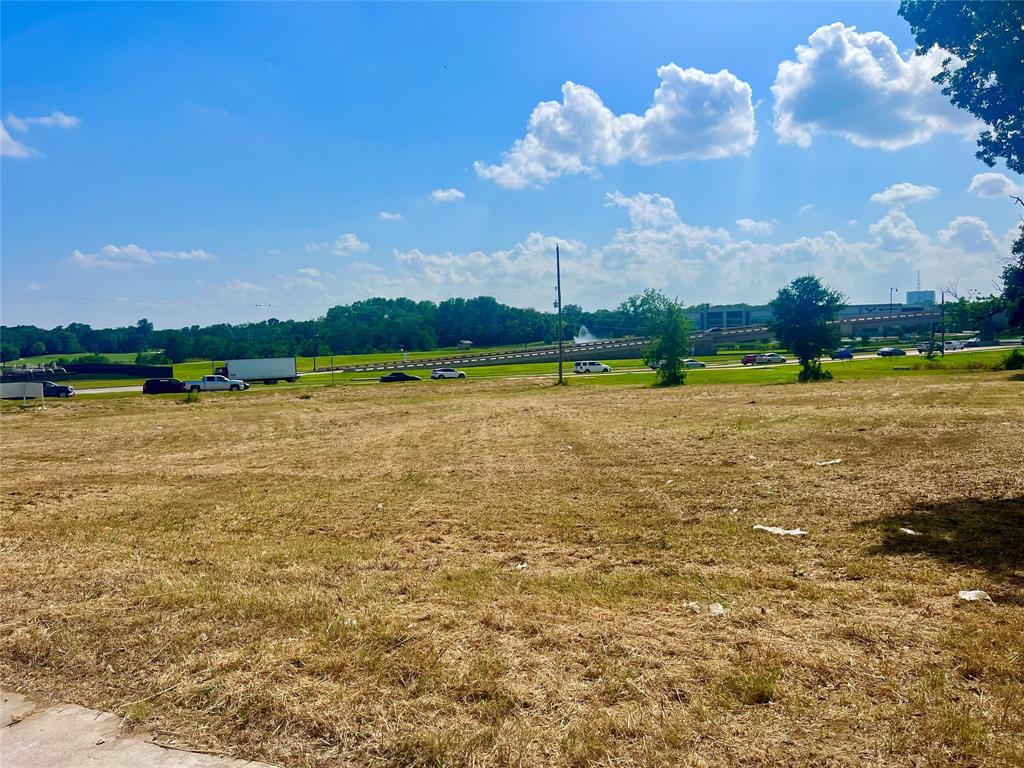 101 Gerault RDE (FM2499) Road
