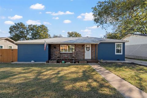 111 N Avenue R Clifton TX 76634