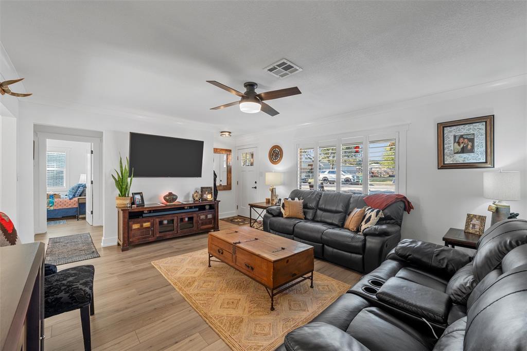 111 N Avenue R
