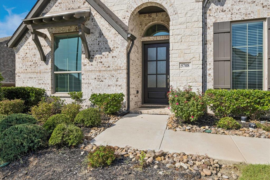 5708 Lake Jackson Drive