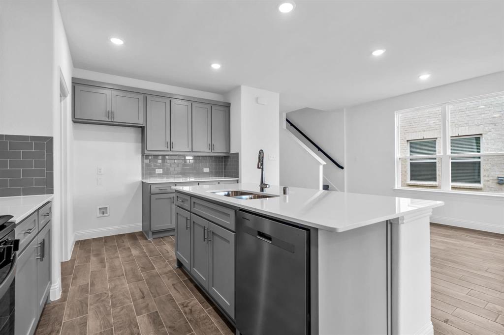 Anacapri, Ph 1b - Residential Lease