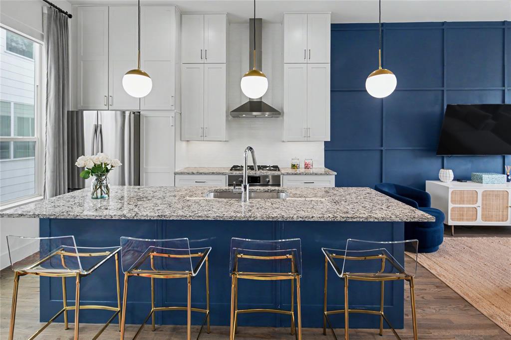 5811 Lindell Condo - Residential