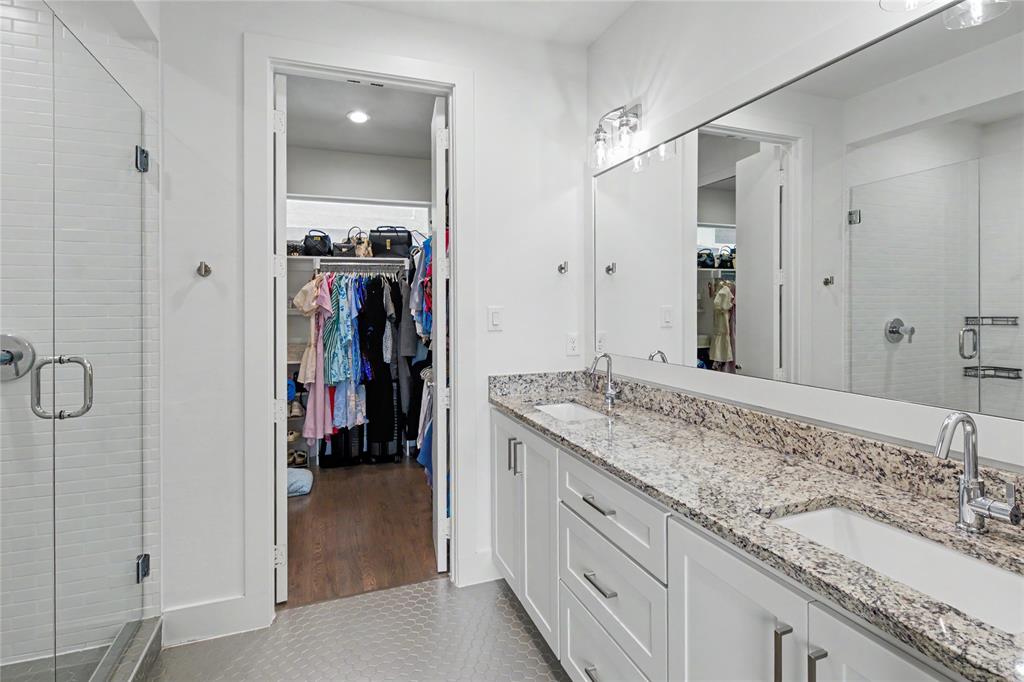 5811 Lindell Condo - Residential