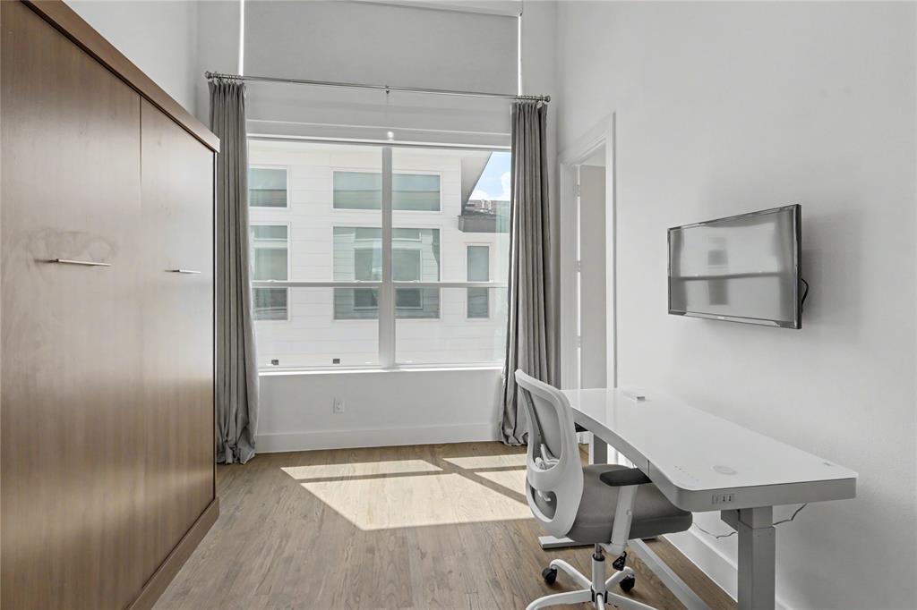 5811 Lindell Condo - Residential