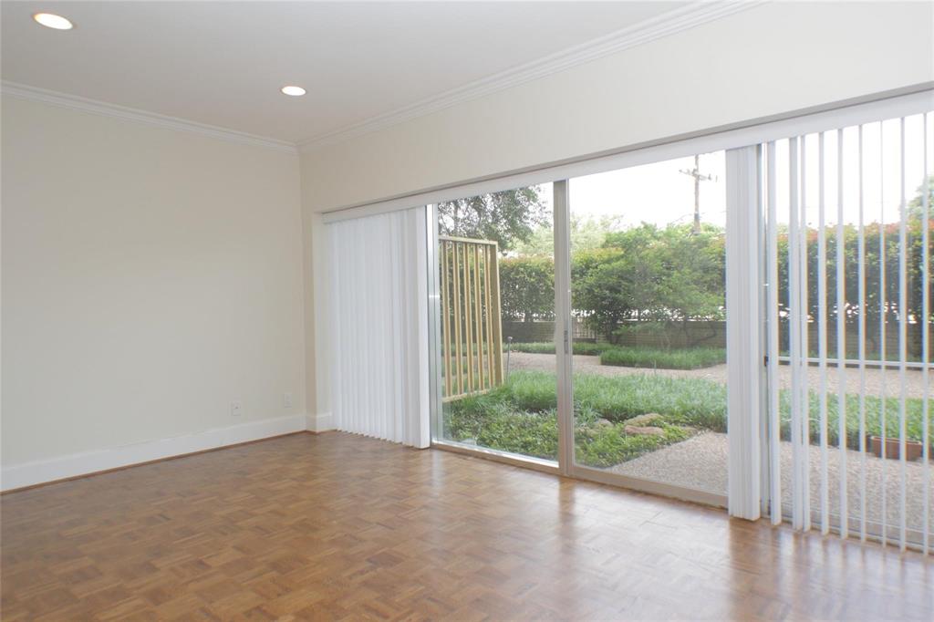 6211 W Northwest Highway G112