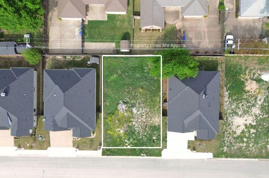 Prime Lot for Sale in Midway ISD – Build Your Dream Home!

Discover the perfect opportunity to build your dream home in a growing and established neighborhood within the highly sought-after Midway ISD! This cleared lot is ready for construction, offering a fantastic location with convenient access to schools, shopping, and dining.

Whether you're looking to design a custom home or invest in a thriving community, this property is an excellent choice.