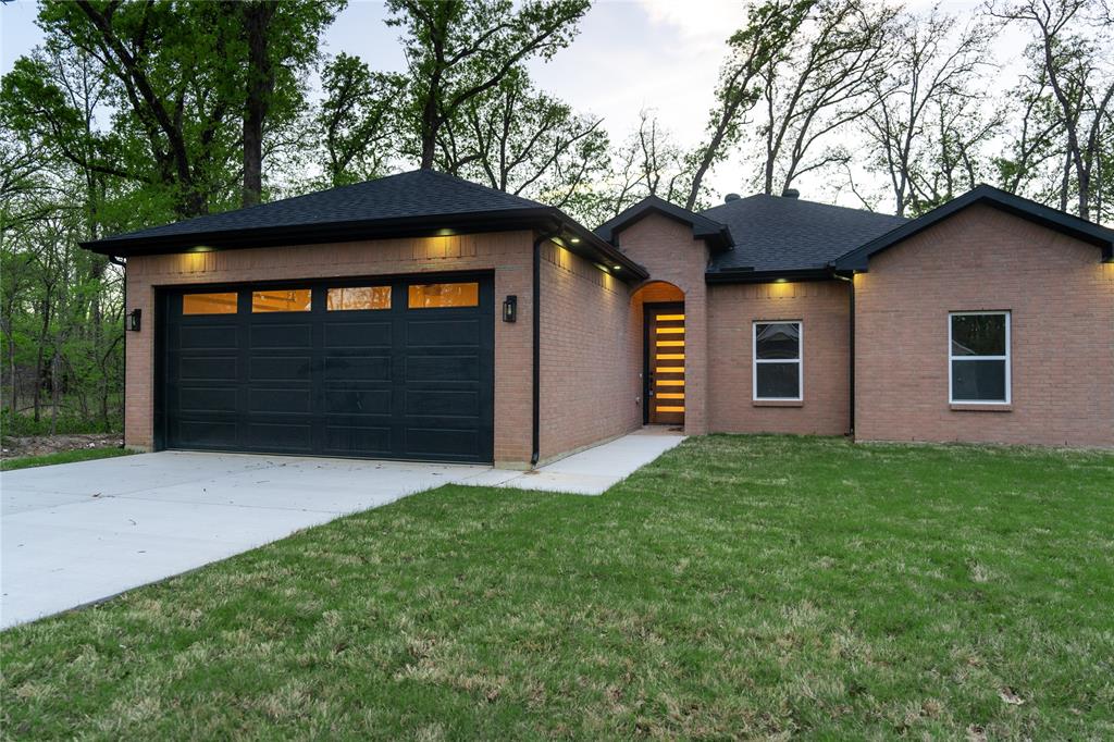 WHITLEY SUR, BEACHWOOD ESTS SEC E - Residential