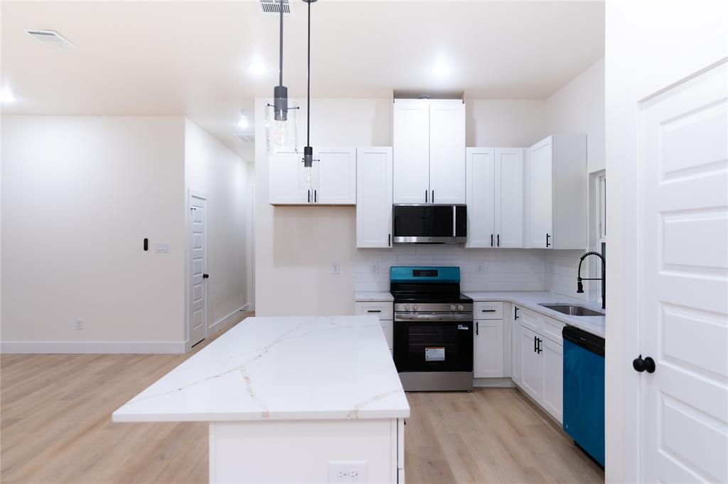 WHITLEY SUR, BEACHWOOD ESTS SEC E - Residential