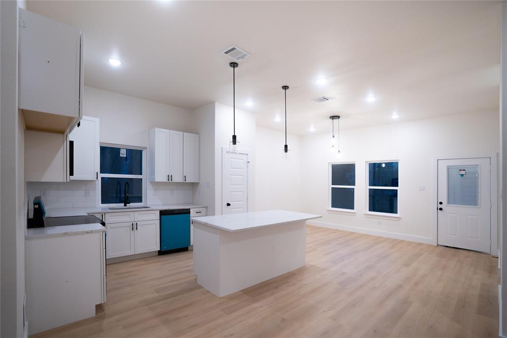 WHITLEY SUR, BEACHWOOD ESTS SEC E - Residential