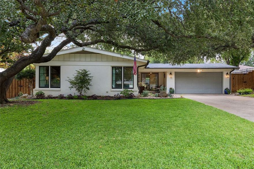 Located in the heart of Fort Worth’s highly desirable Ridglea Hills neighborhood, this beautifully maintained single-family ranch-style home offers 4 spacious bedrooms, 2 full bathrooms, and 2,016 square feet of comfortable living space on a 0.191-acre lot.
Inside, you’ll find a spacious kitchen perfect for cooking and gathering, while the large backyard patio sets the stage for effortless entertaining. The home is just steps from Ridglea Hills Elementary and within walking distance to Ridglea Hills Park, making it ideal for families and outdoor enthusiasts alike.
Enjoy the convenience of being just minutes from the shops and restaurants along Camp Bowie Boulevard, where dining, shopping, and entertainment options abound.
This is a rare opportunity to own a home that blends comfort, location, and lifestyle in one of Fort Worth’s most sought-after communities. Schedule your private tour today!