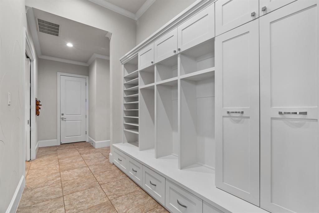 Chateau Du Lac Ph I - Residential