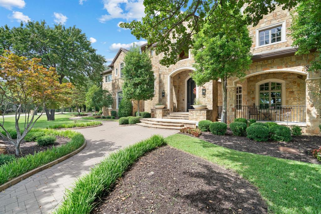 1908 Point De Vue Drive