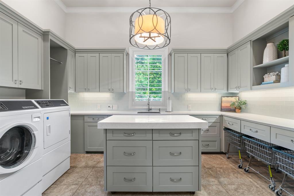 Chateau Du Lac Ph I - Residential