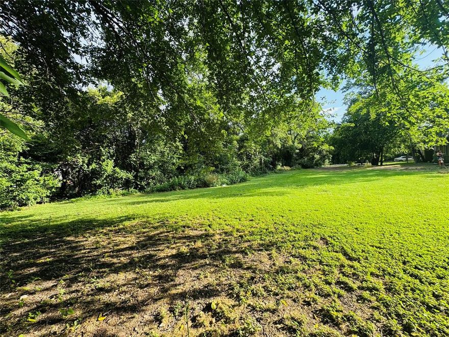 Build your Next Home Sweet Home or Investment Property for MCC Students in North Waco
This lot is conveniently located in North Waco near MCC, HEB and just a Hop Skip Away from Lake Waco!
This lot is clear and ready for you to drop a water meter and break ground for your next build!
Call Today!