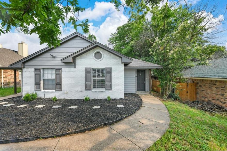 Beautifully renovated home in Fort Worth! This updated property features new luxury vinyl plank flooring, fresh paint, modern lighting, and a cozy white brick fireplace. The fully remodeled kitchen offers quartz countertops, shaker cabinets, stainless steel appliances, and a sleek gray subway tile backsplash. Bedrooms are bright and spacious with updated ceiling fans. Bathroom includes a new vanity and contemporary finishes. Enjoy a private, fenced backyard with mature trees and rear access.