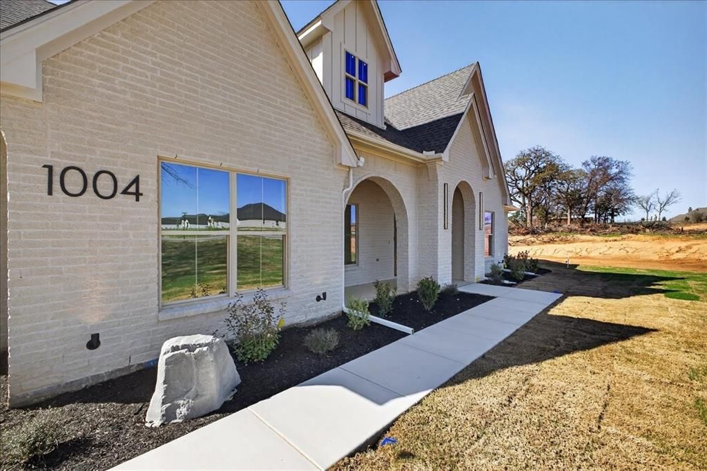 Photo of 1004 Arbor Vista Dr, Azle, TX 76020 (MLS # 21258308)