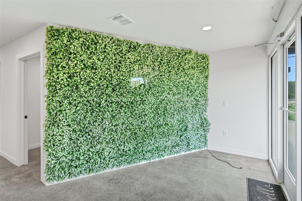 1555 Woodmere Trail 102