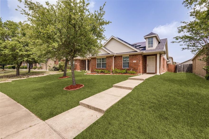 Welcome Home - to this well-maintained home in the growing community of Royse City! This open floor plan home with high ceilings and lots of windows to capture natural light offers a practical and functional layout designed for everyday living. An island kitchen features a pantry, breakfast bar, and kitchen nook! You will enjoy the Primary bedroom with its beautiful vaulted ceiling, walk-in closet and en-suite bath with dual sinks, garden tub and separate updated enlarged shower! Step outside and enjoy a private backyard with room to relax, play, or customize it to your liking. Conveniently located just minutes from I-30, this home offers an easy commute to Greenville, Rockwall, and DFW. Enjoy quick access to local shopping, dining, and everyday conveniences. Approximately 1.5 miles from Buc-ee's, making last minute needs or road-trip prep easy and convenient