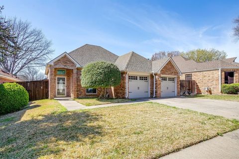 Photo of 1115 Olde Towne Drive, Irving, TX 75061 (MLS # 21197538)