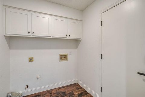 Tiny photo for 1115 Olde Towne Drive, Irving, TX 75061 (MLS # 21197538)