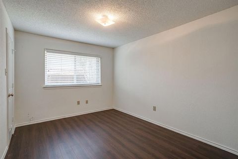 Tiny photo for 1115 Olde Towne Drive, Irving, TX 75061 (MLS # 21197538)