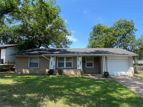 Photo of 1606 Virginia Street, Grand Prairie, TX 75051 (MLS # 21330534)