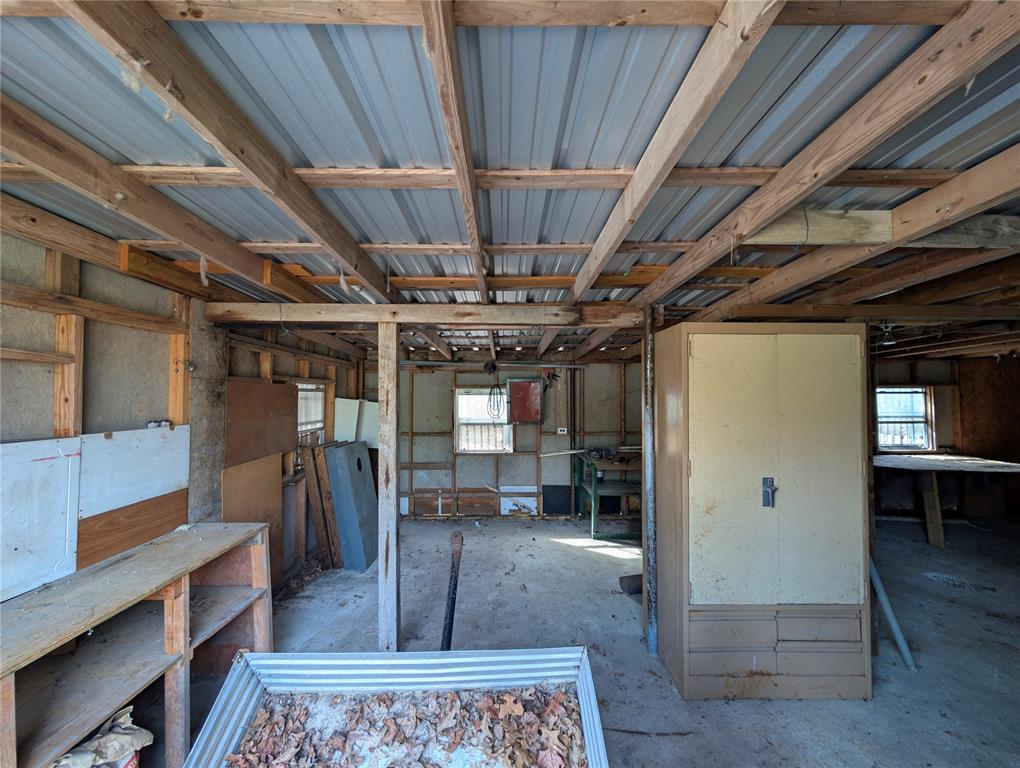 W R Powell Surv Abs #643 - Land