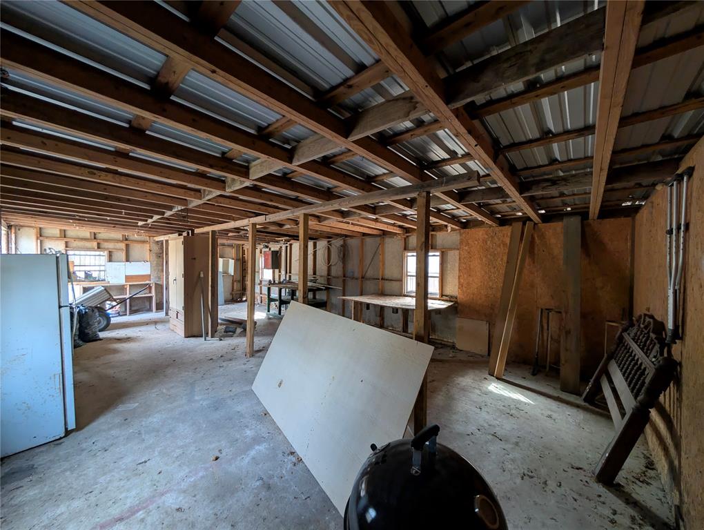 W R Powell Surv Abs #643 - Land