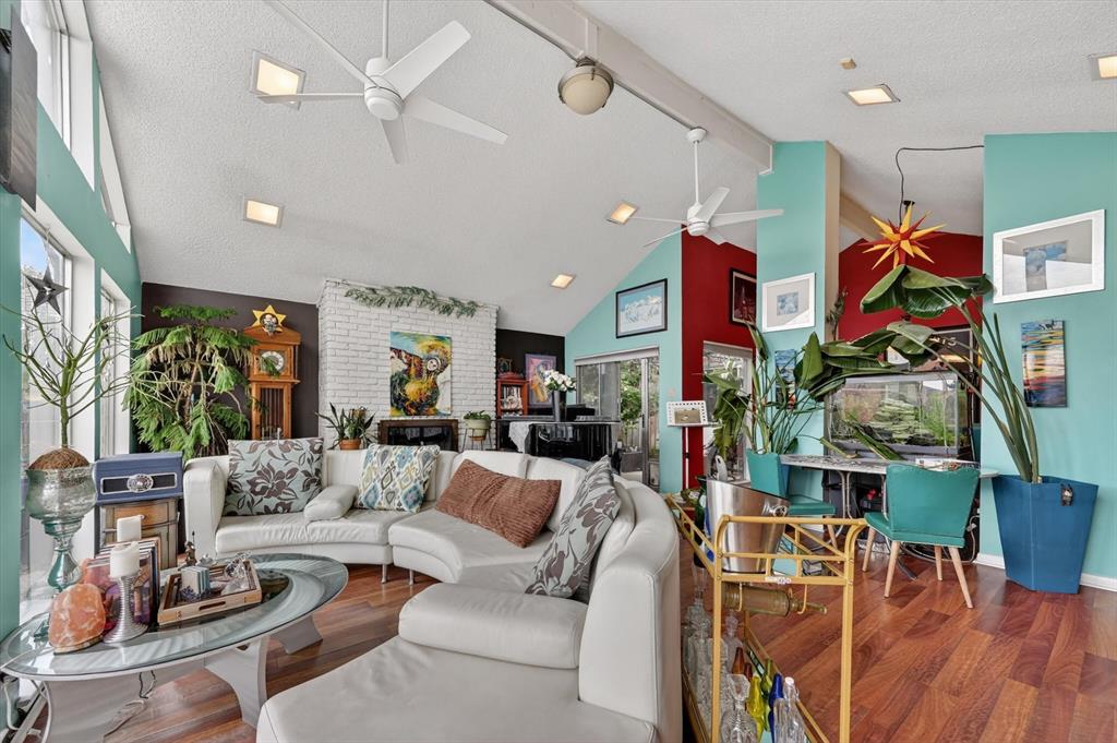 10015 Chimney Hill Lane