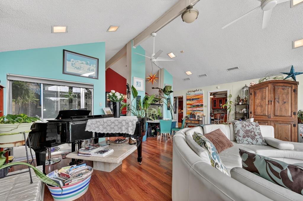 10015 Chimney Hill Lane