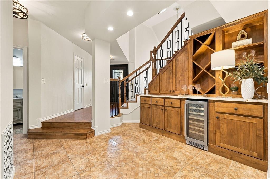 82 Remington Drive W