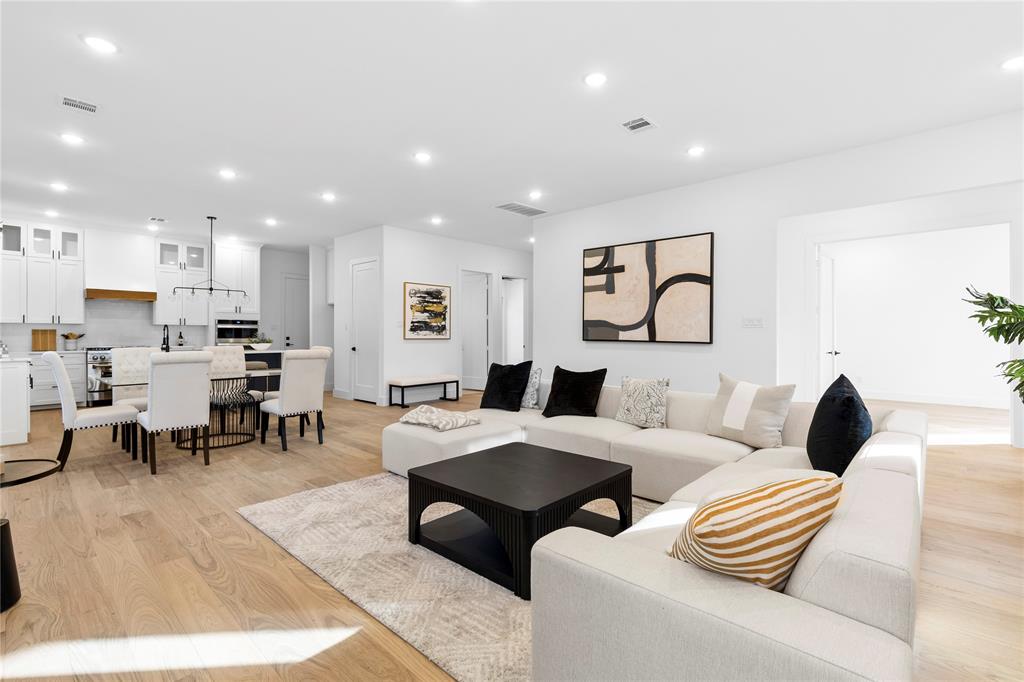 10434 Vinemont Street