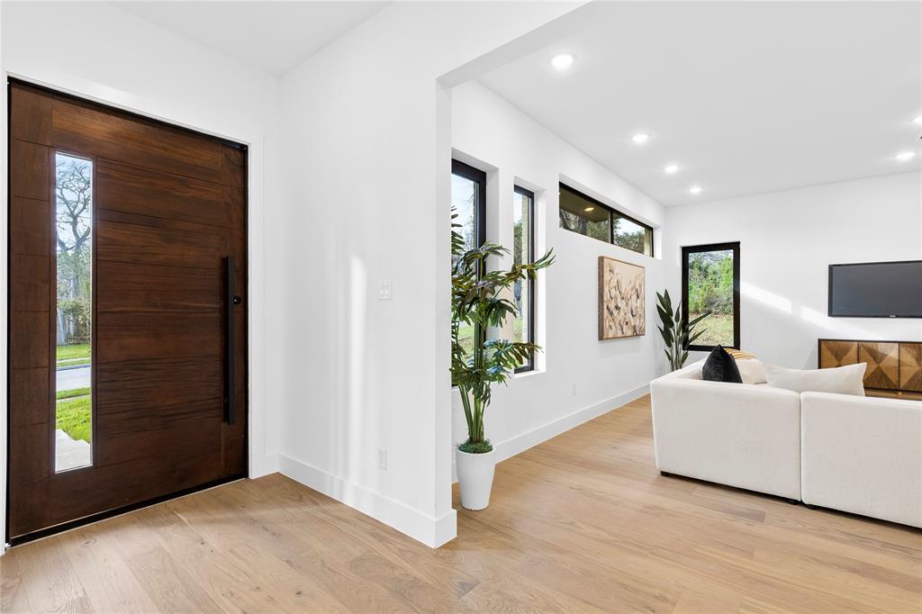 10434 Vinemont Street