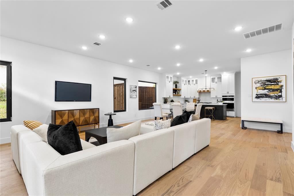 10434 Vinemont Street