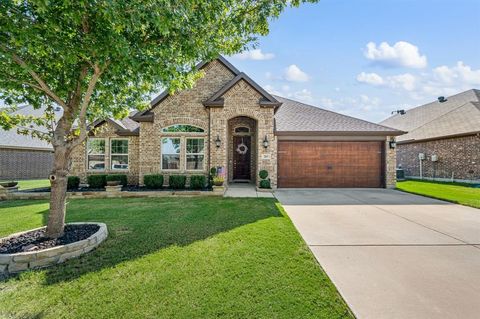 Photo of 265 Hilltop Drive, Justin, TX 76247 (MLS # 21211584)