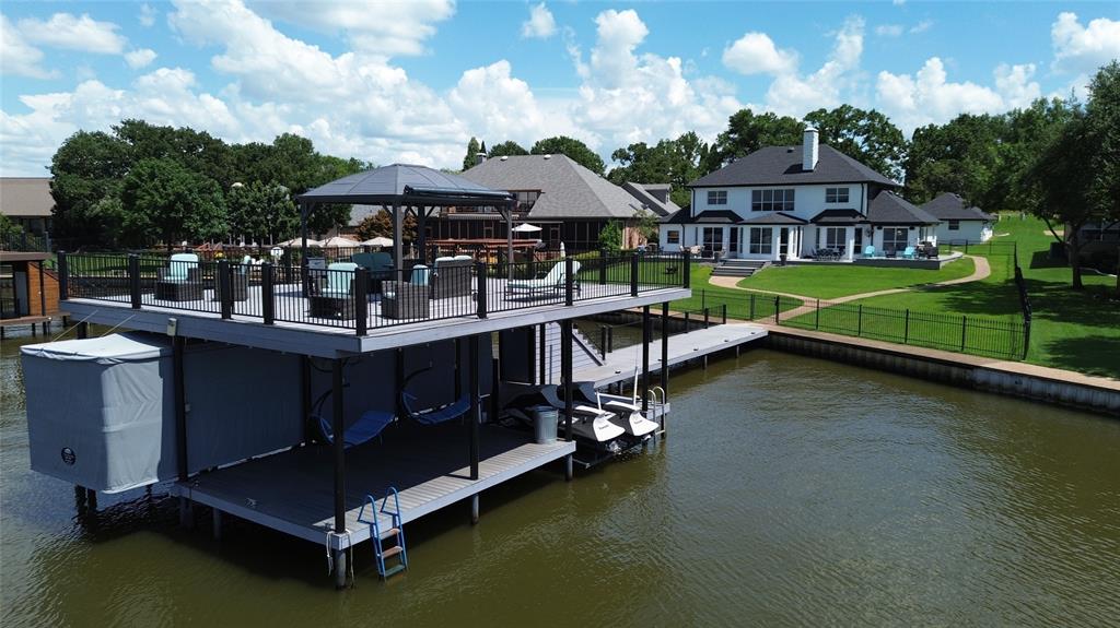 105 Lakeside Drive