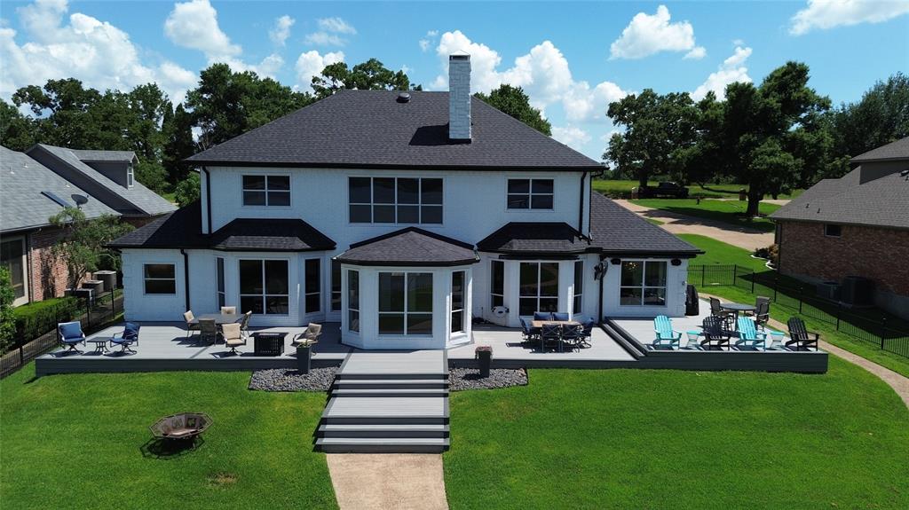 105 Lakeside Drive