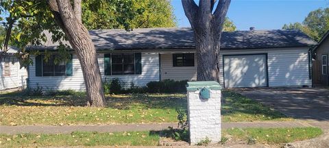 127 Del Rio Avenue Benbrook TX 76126