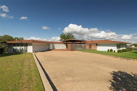 616 W Baylor Street Weatherford TX 76086