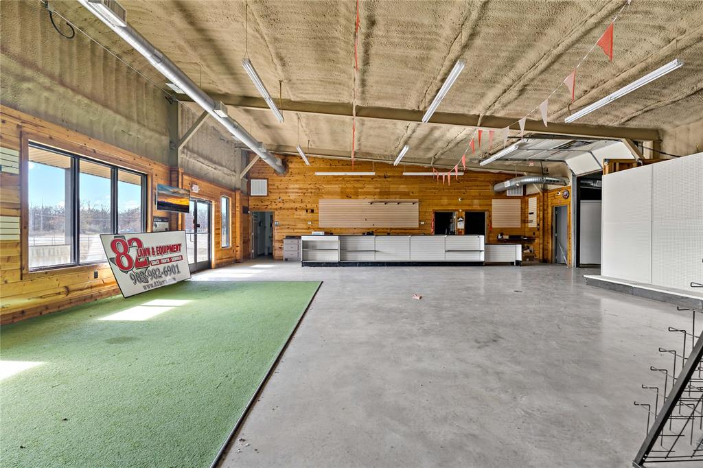 A1307 - Commercial Sale