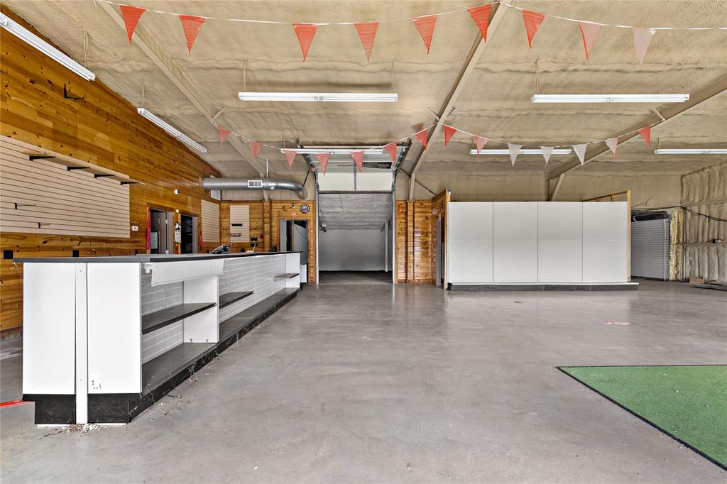 A1307 - Commercial Sale