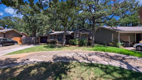 Photo of 2325 Yeager Street, Fort Worth, TX 76112 (MLS # 21329806)